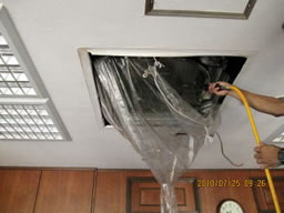 天井埋込型の業務用エアコンの清掃