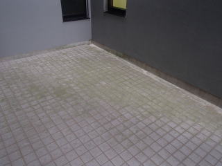 9清掃実例：集合住宅の外階段・通路の高圧洗浄