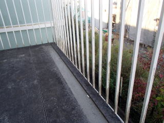 1洗浄実例：高圧洗浄で外階段やコンクリートの汚れを除去