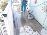 17洗浄実例：高圧洗浄で外階段やコンクリートの汚れを除去