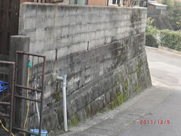 1高圧洗浄実例：ブロック塀や石垣などのコケや汚れ