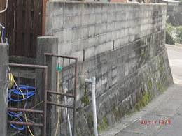 2高圧洗浄実例：ブロック塀や石垣などのコケや汚れ