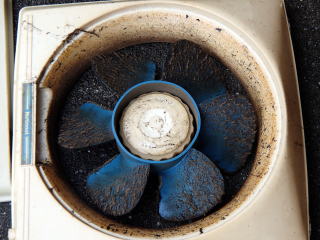 1清掃実例：換気扇やガスコンロ周りの汚れ