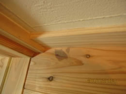3染抜き実例：無垢の木材についたシミ