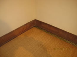 5補修実例：和室のサッシ木枠についたカビや黒ずみ