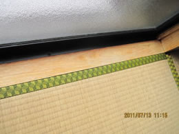2染抜き実例：窓際の木枠についたシミ、カビ