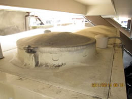 9清掃事例：貯水槽タンクの内部を清掃