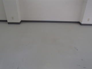4清掃実例：事務所床の清掃ワックスがけ