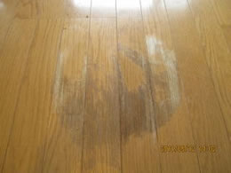 1補修工事実例：床に出来た黒ずみや変色